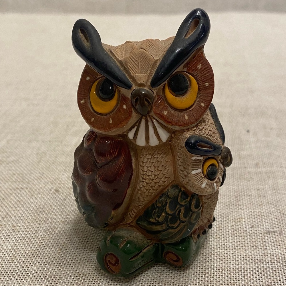 Owl figurine with mama owl and baby owl.